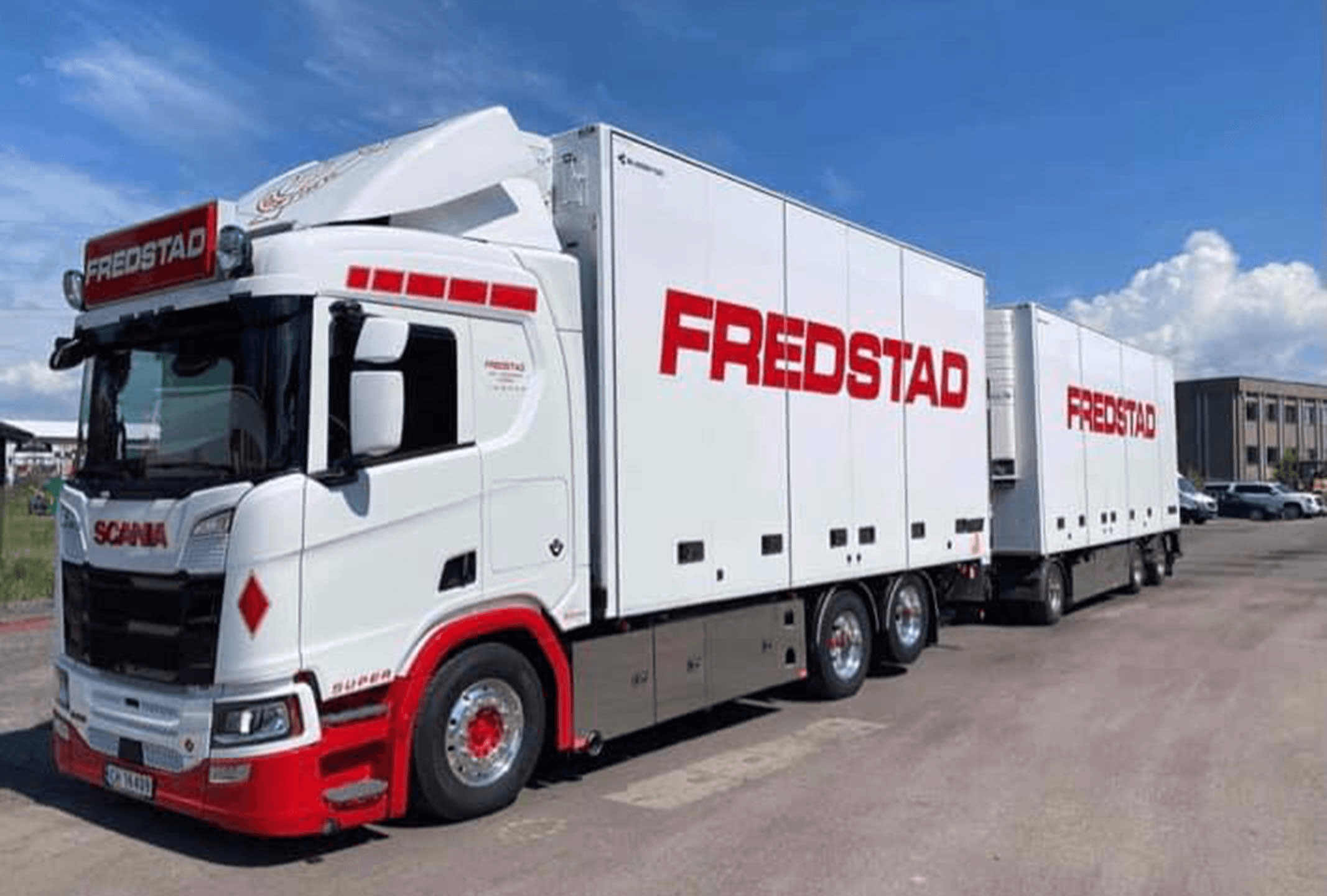 Komplett dekor for Fredstad lastebil og trailer - Skilt og dekor fra Informativ Reklame