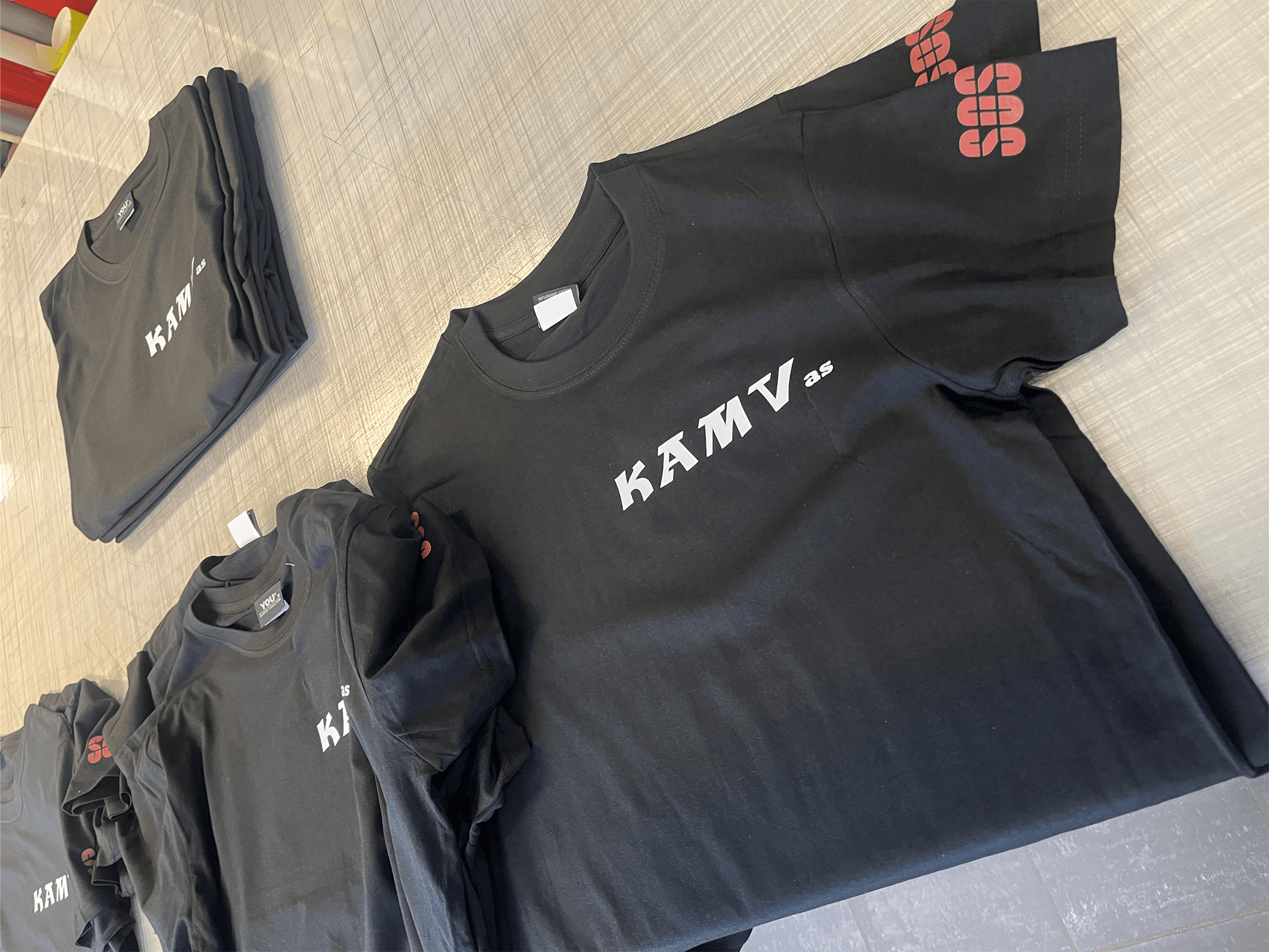 Profilklær med trykk fra Informativ Reklame